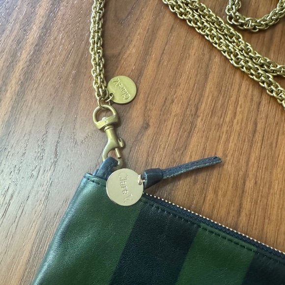 NWT CLARE V FLAT CLUTCH w/ TABS + BRASS CHAIN CROSSBODY STRAP - Picture 2 of 12
